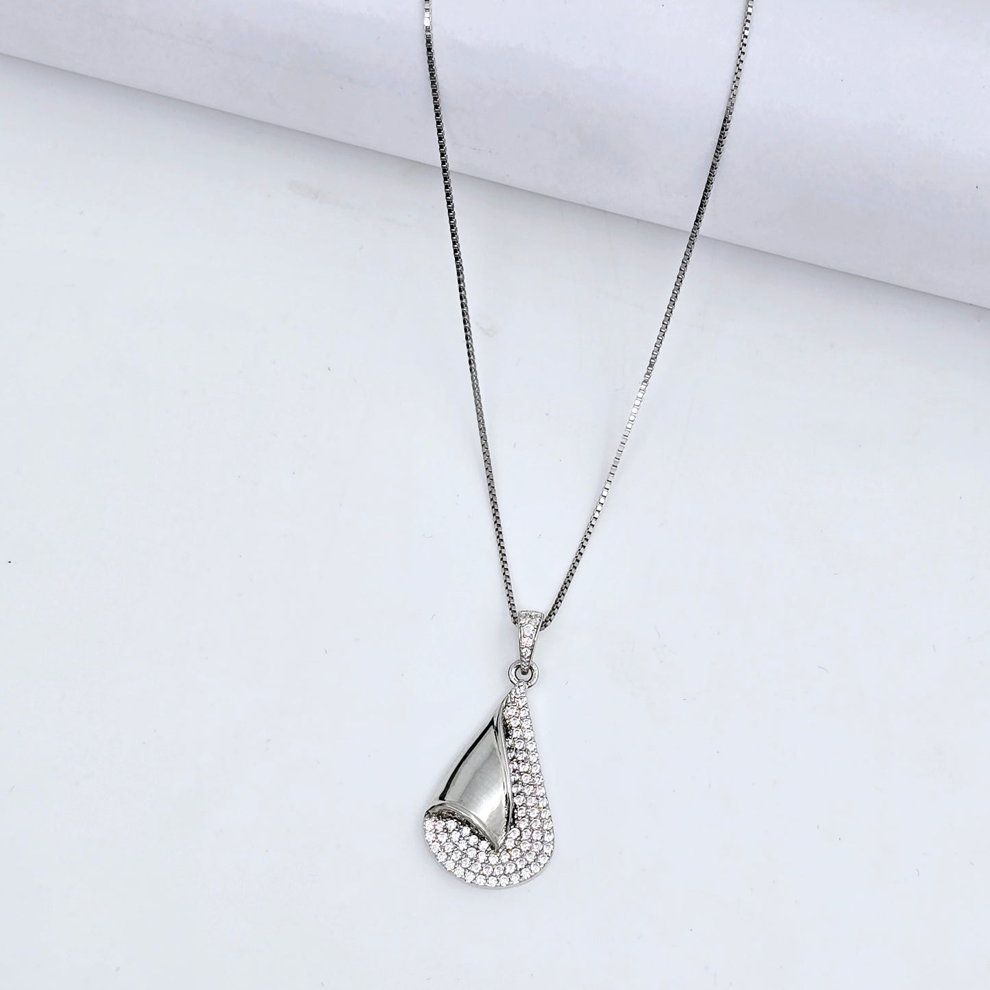 925 Silver Girlish Chain With Floral Pandent