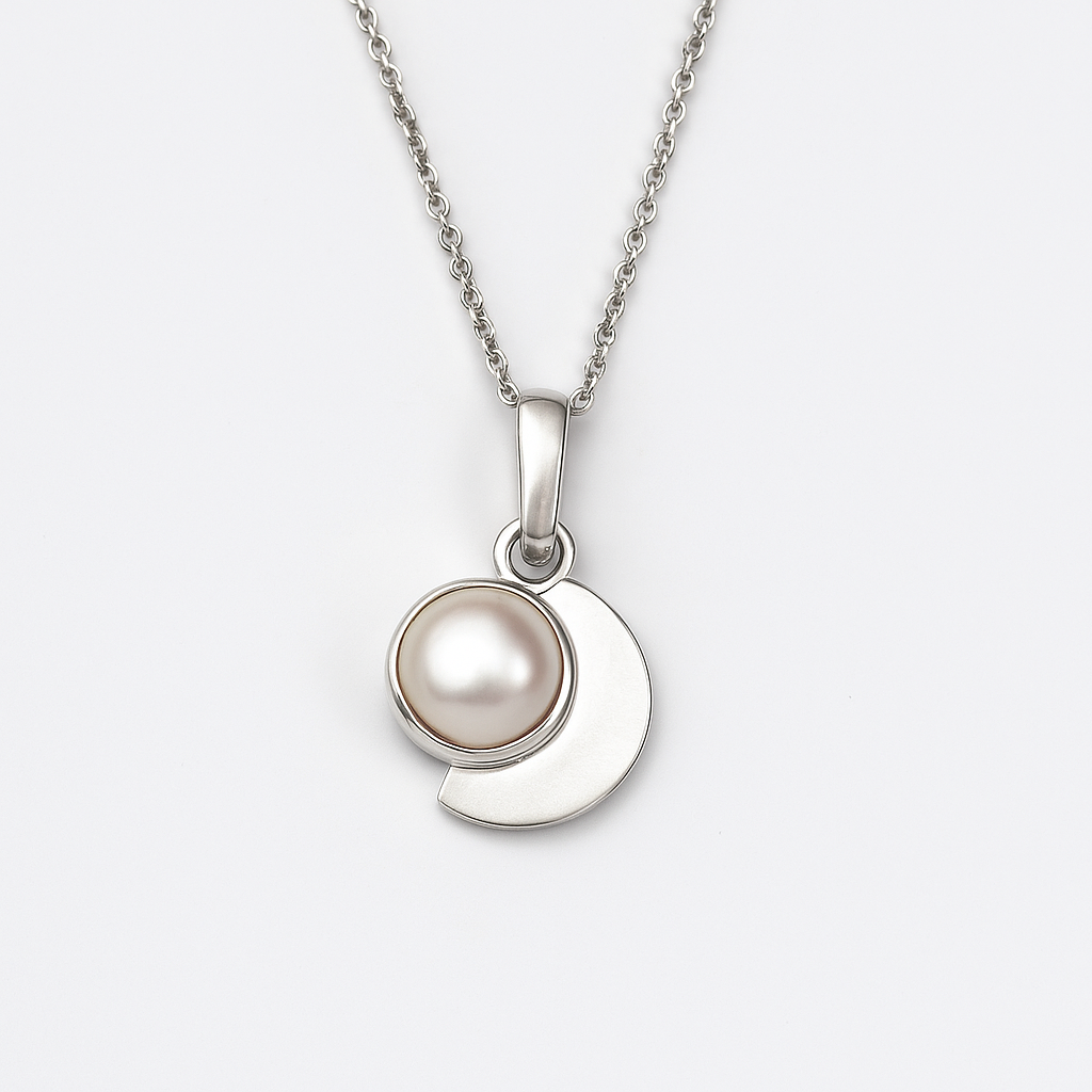 Ardha chandra sacha moti locket in pure silver with certificate