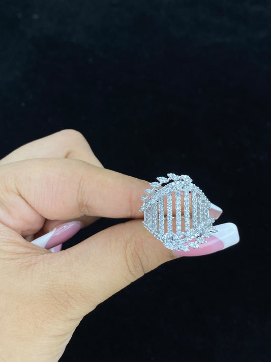 The White Eleze Ring