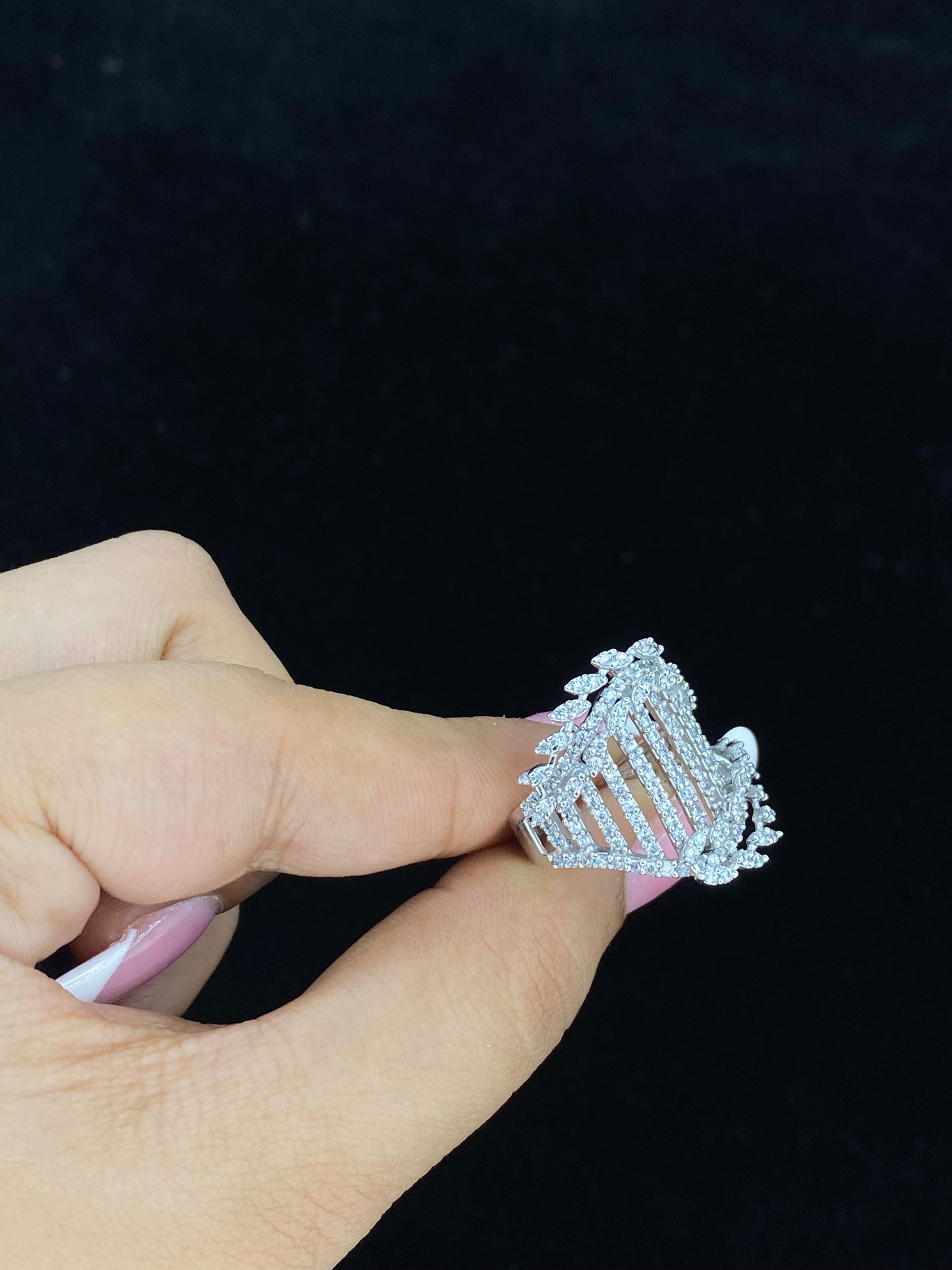 The White Eleze Ring