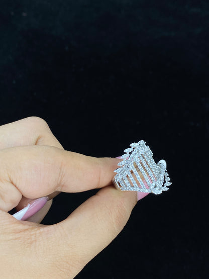 The White Eleze Ring