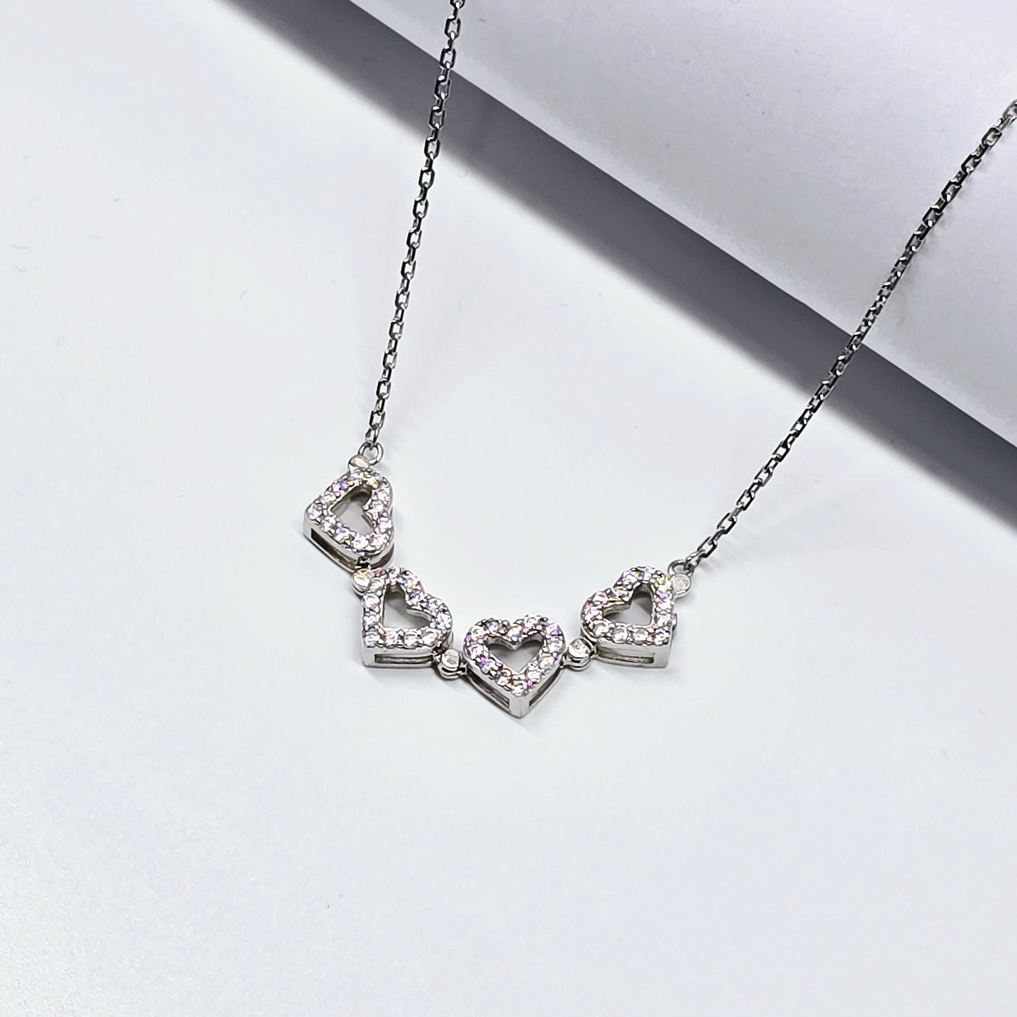 925 Chain WIth Openable Hearts Shape Floral Pandant