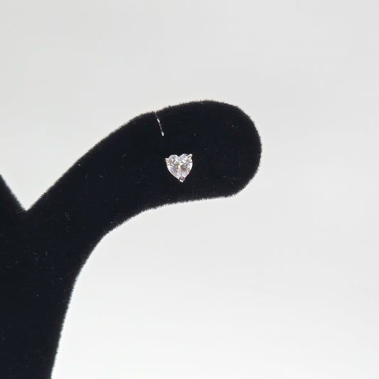 Heart shape stoned 925 silver studs for women and teens sse013